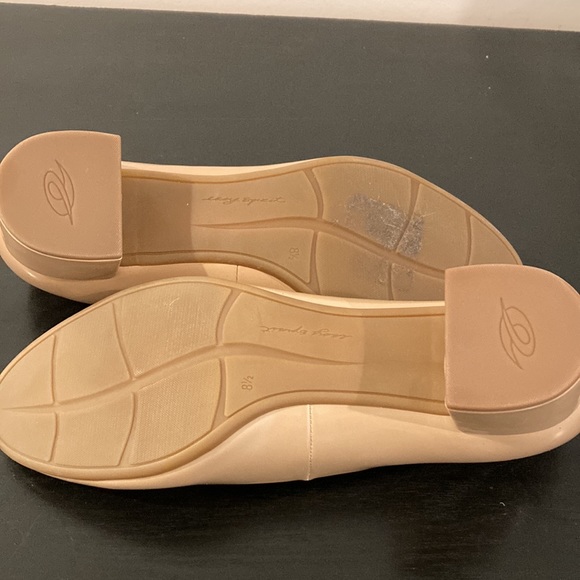 Easy Spirit tan pumps size 8 1/2 - Picture 2 of 5